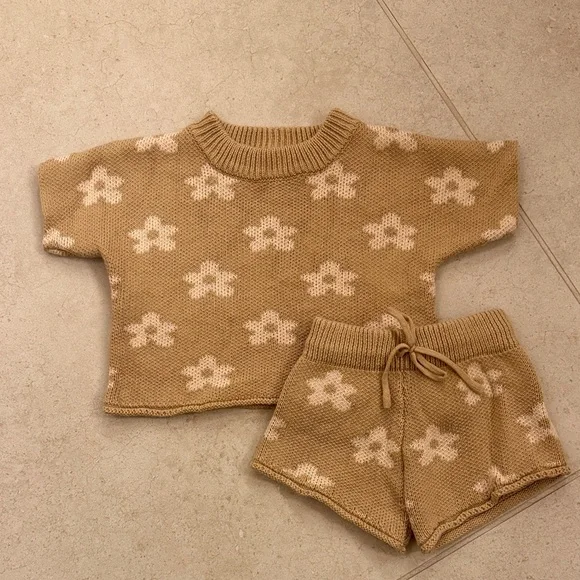 Winnie + Crew Summer Knit Set in Floral - Picture 3 of 4